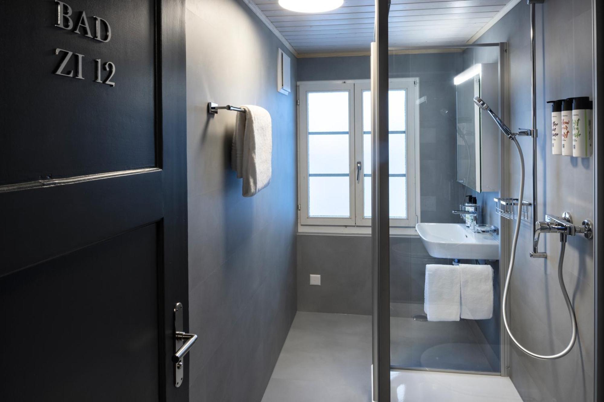 Hotel Bergidyll - Riders Haven Self Check-In Hotel Andermatt Bagian luar foto