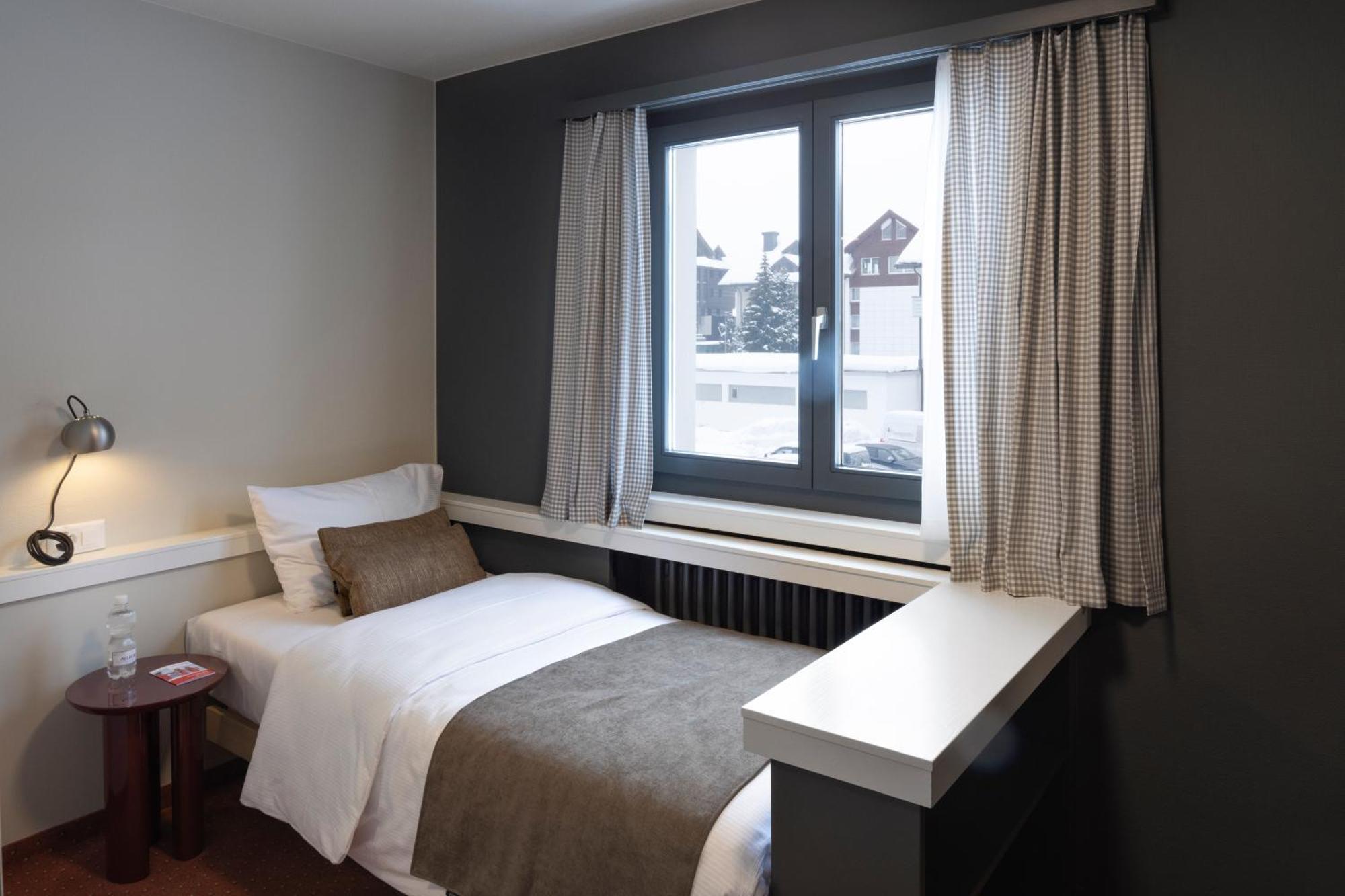 Hotel Bergidyll - Riders Haven Self Check-In Hotel Andermatt Bagian luar foto