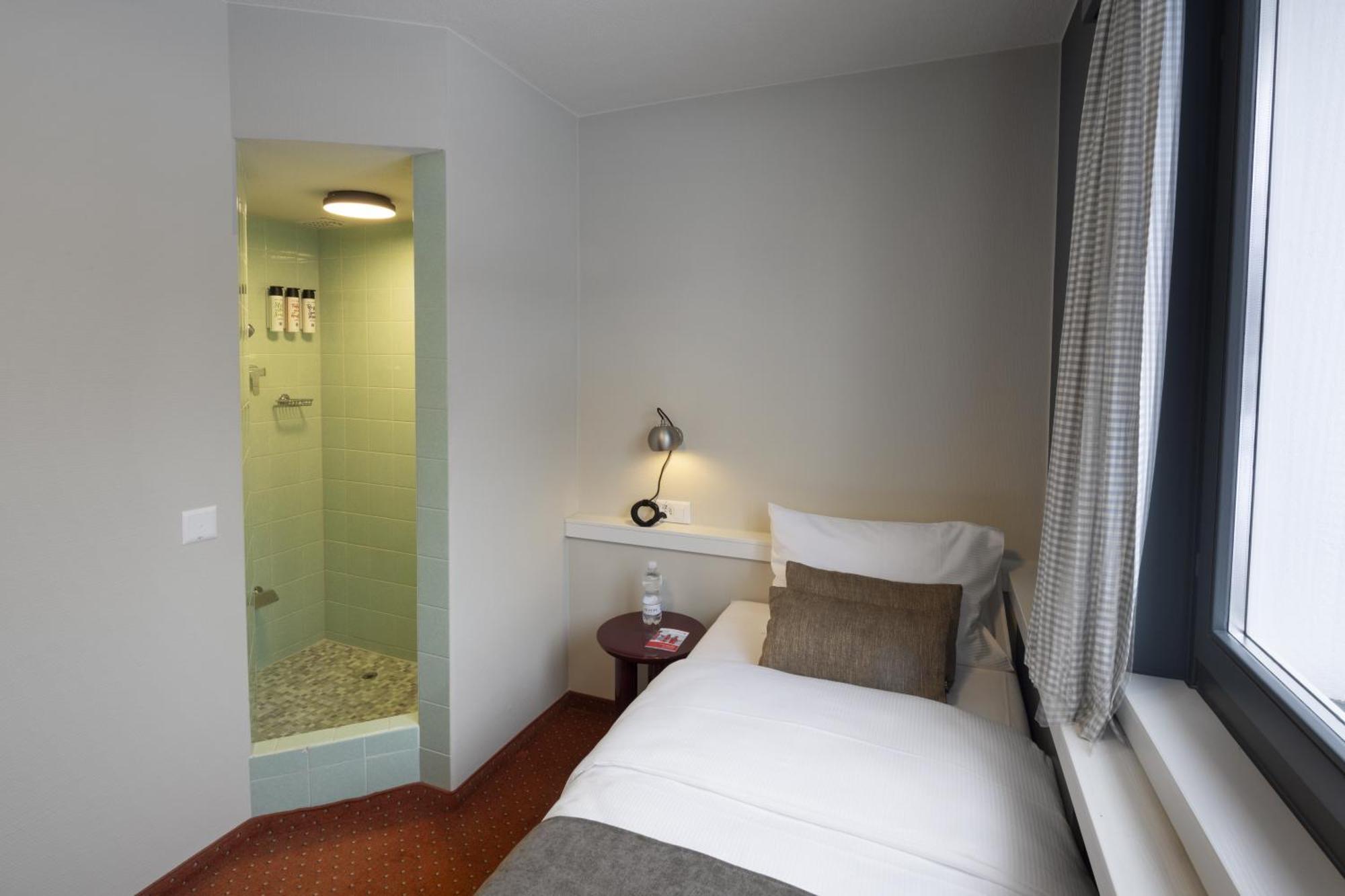 Hotel Bergidyll - Riders Haven Self Check-In Hotel Andermatt Bagian luar foto
