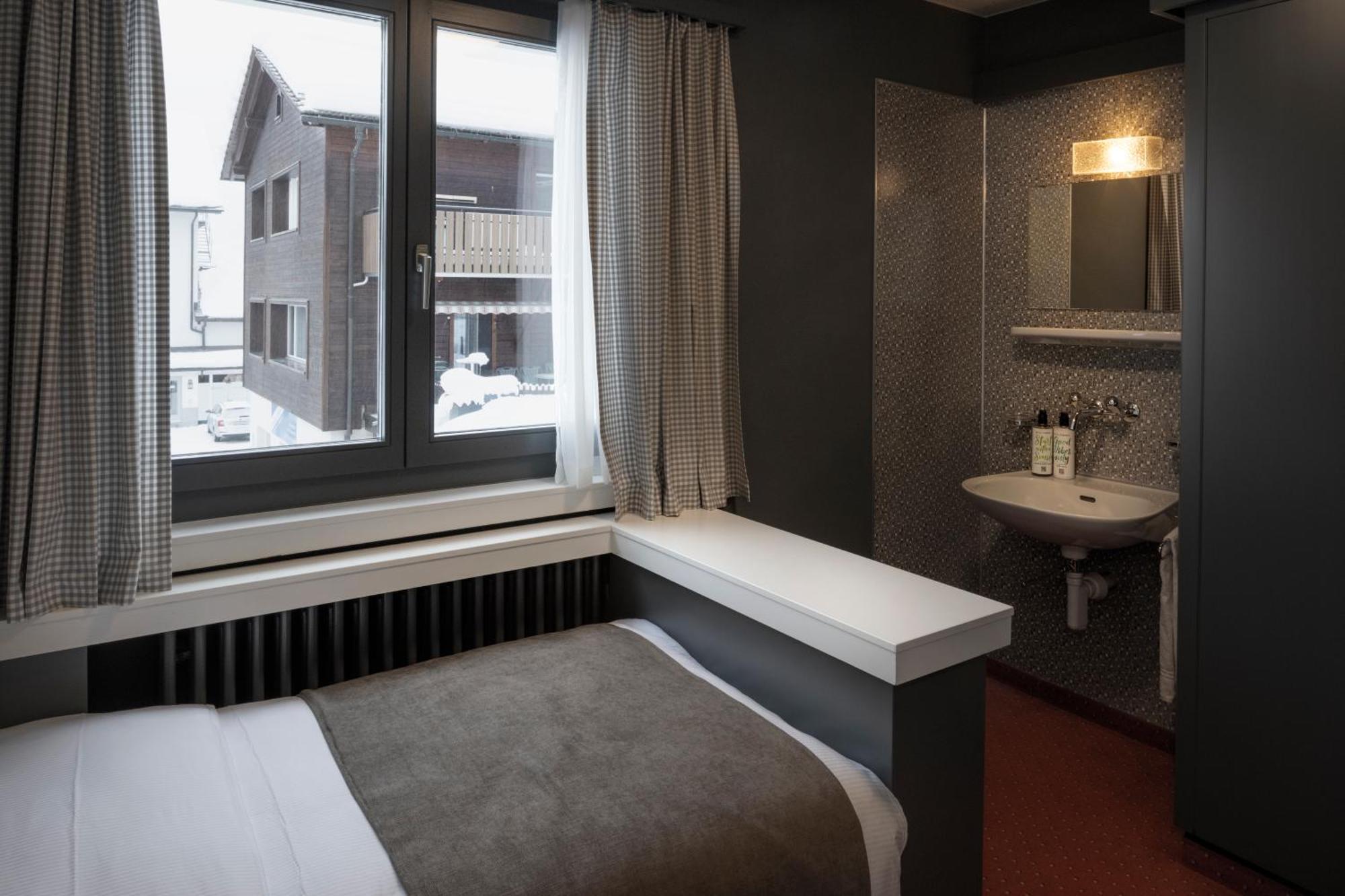 Hotel Bergidyll - Riders Haven Self Check-In Hotel Andermatt Bagian luar foto